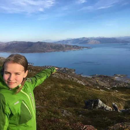 Semesterbostad Sea View Holiday House Lodingen